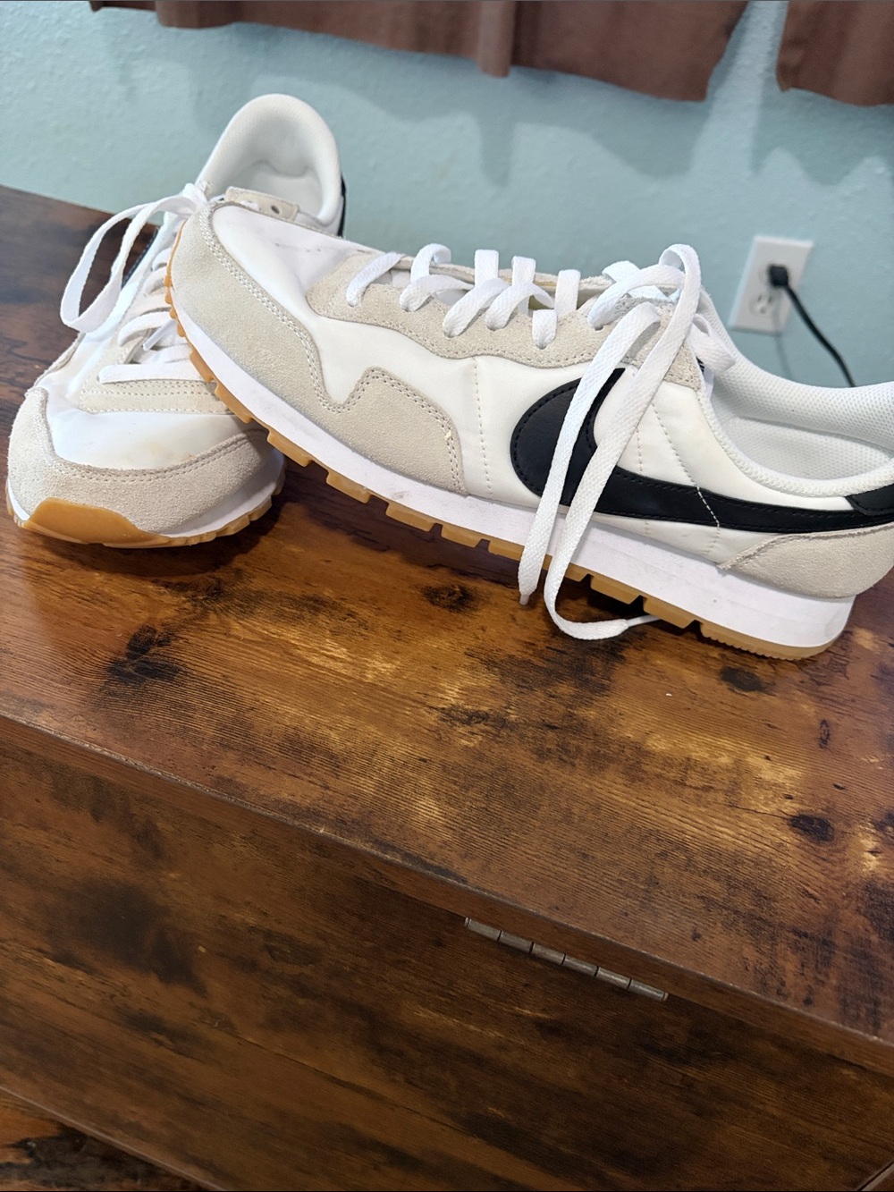 Classic Men's Nike Retro Runner Sneakers in White & Black